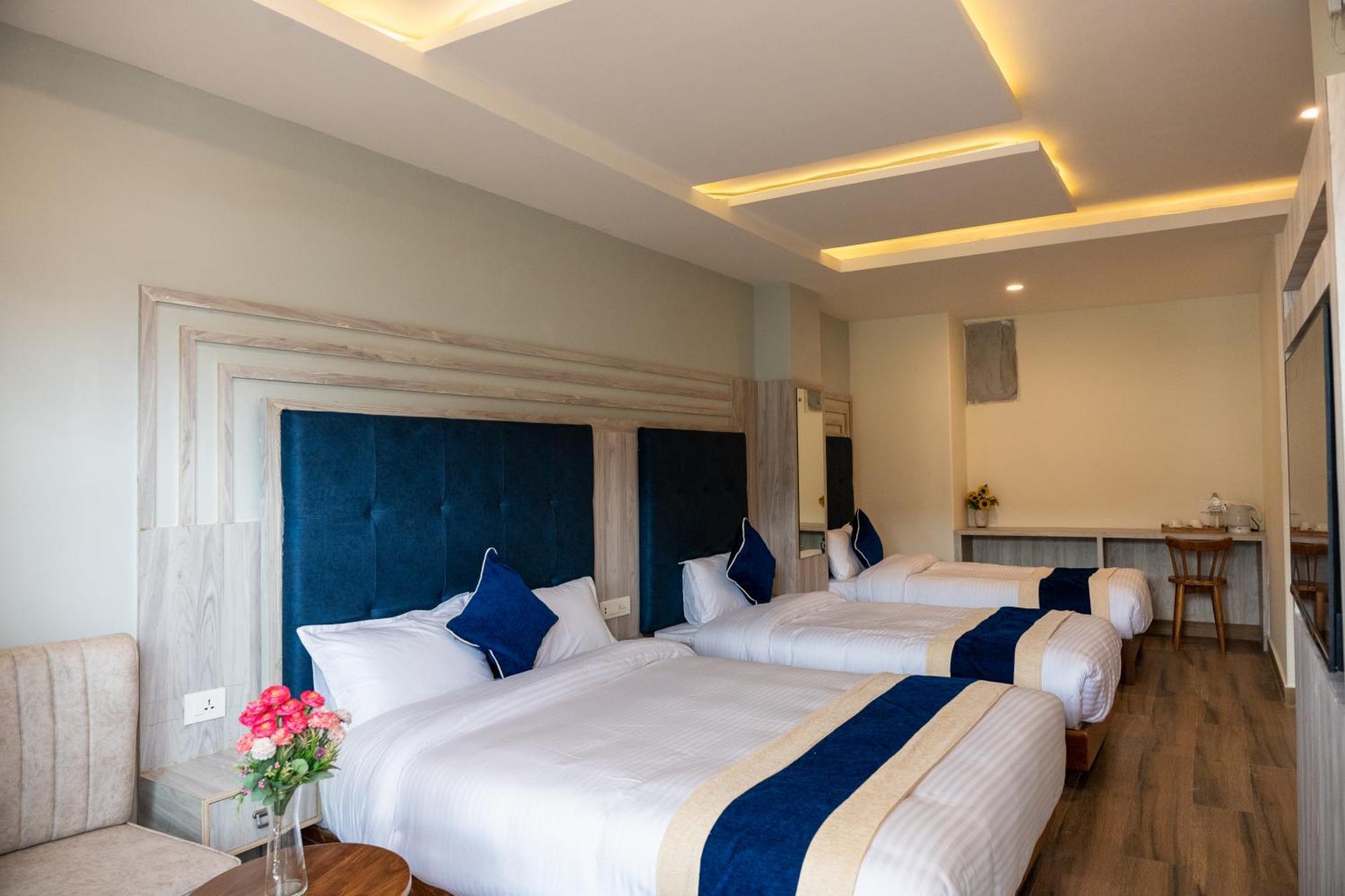 פוקהרה Hotel Adam מראה חיצוני תמונה