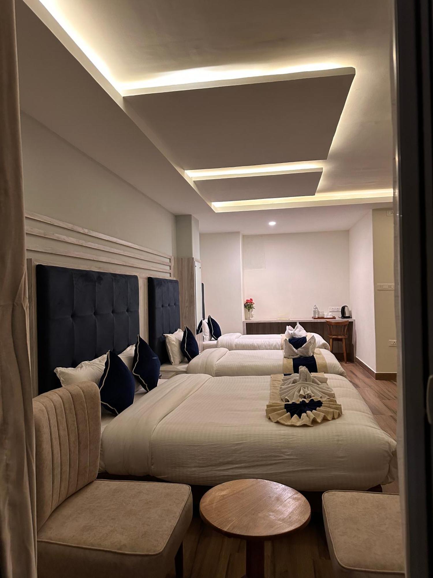 פוקהרה Hotel Adam מראה חיצוני תמונה