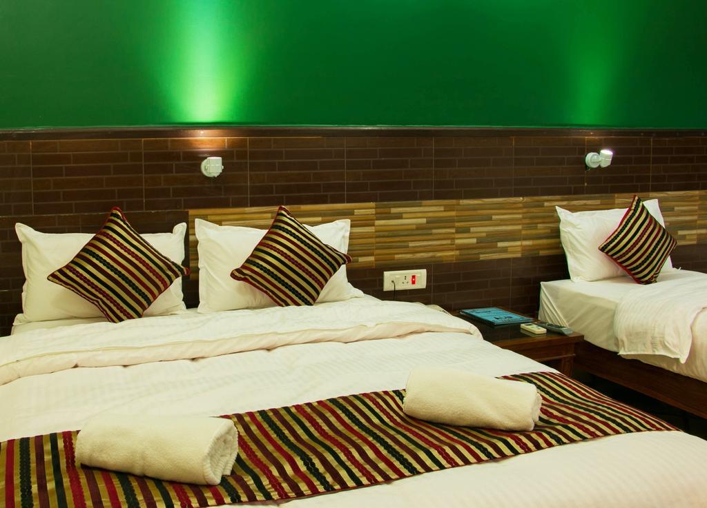 פוקהרה Hotel Adam מראה חיצוני תמונה