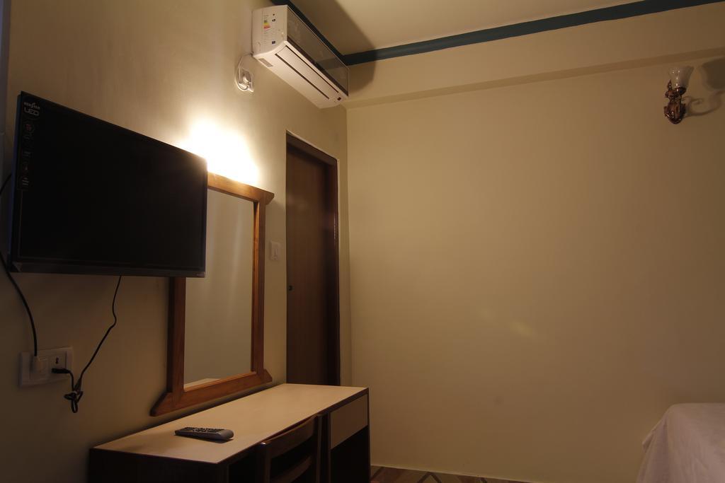 פוקהרה Hotel Adam מראה חיצוני תמונה