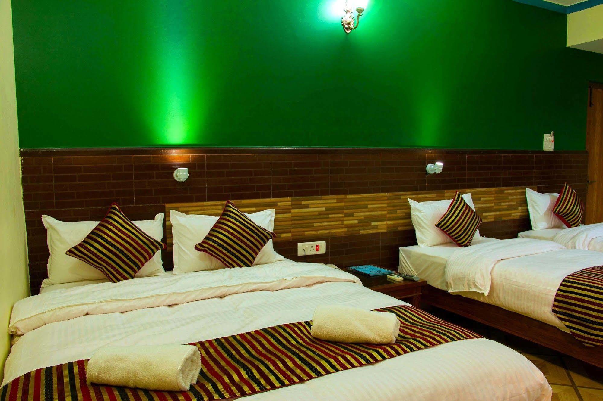 פוקהרה Hotel Adam מראה חיצוני תמונה