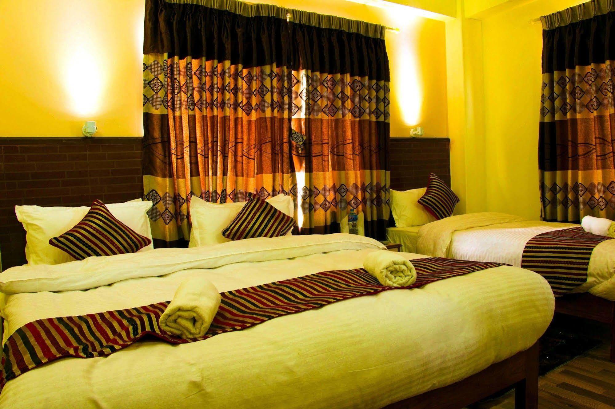 פוקהרה Hotel Adam מראה חיצוני תמונה