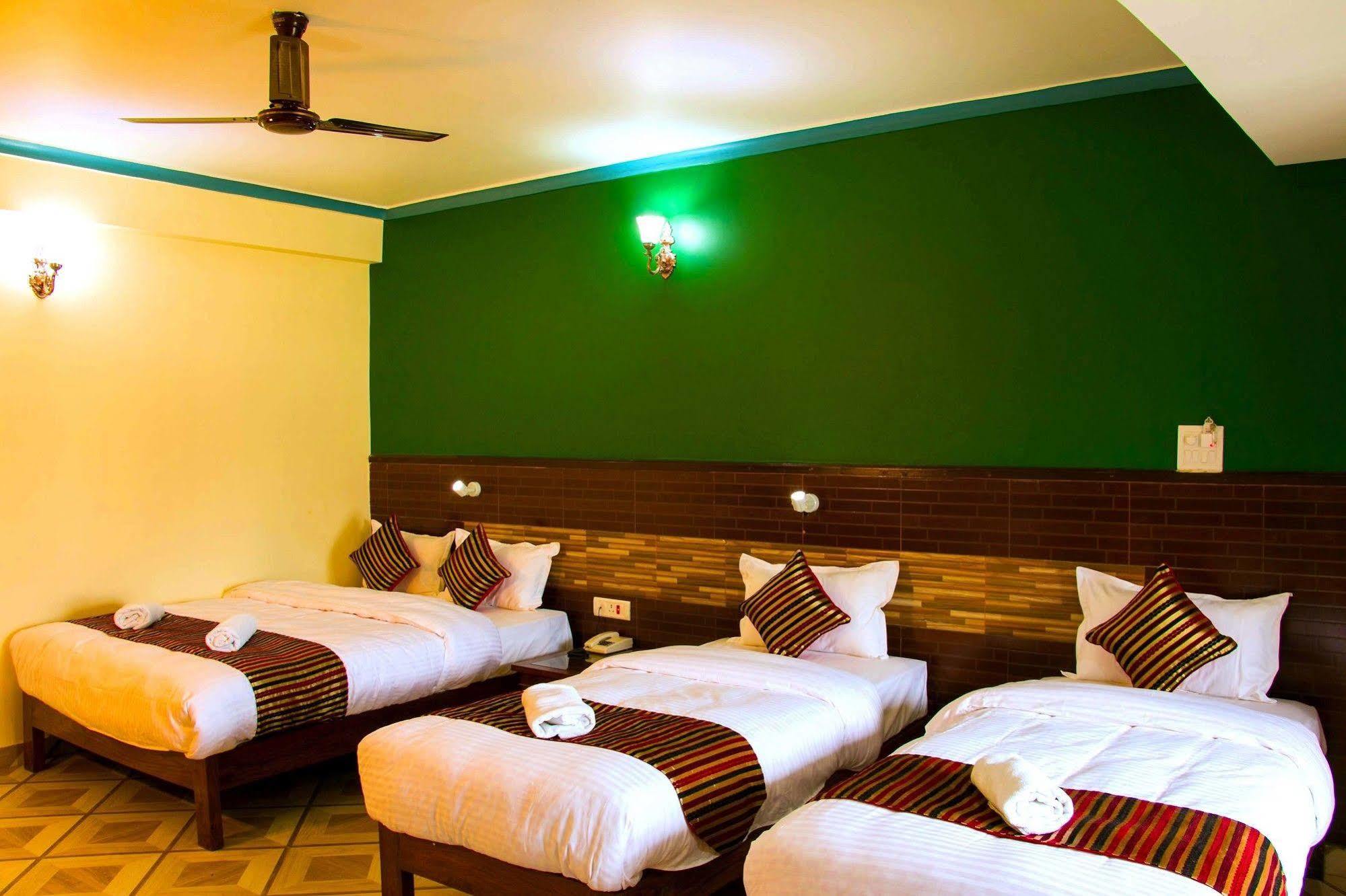 פוקהרה Hotel Adam מראה חיצוני תמונה