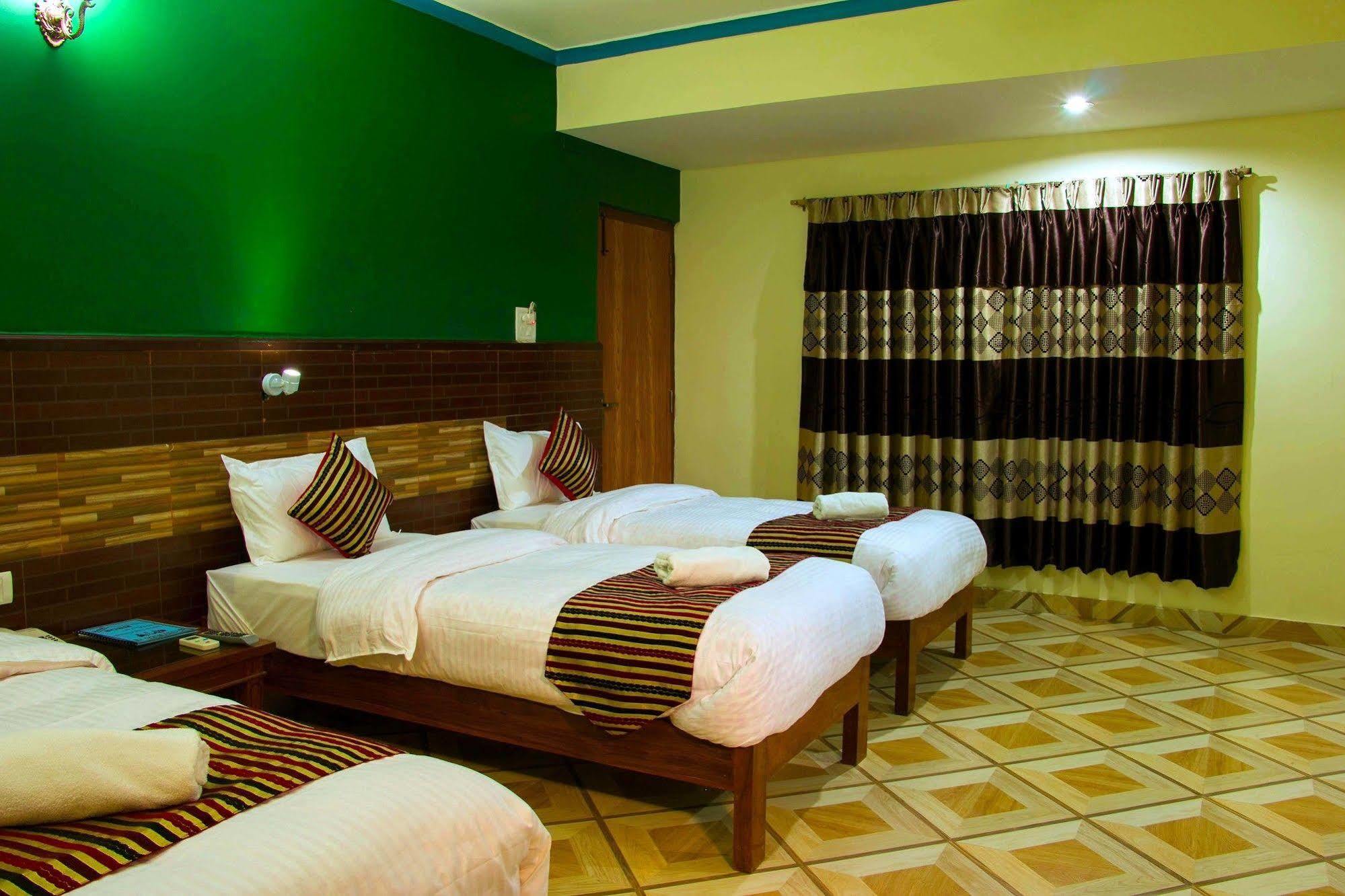 פוקהרה Hotel Adam מראה חיצוני תמונה
