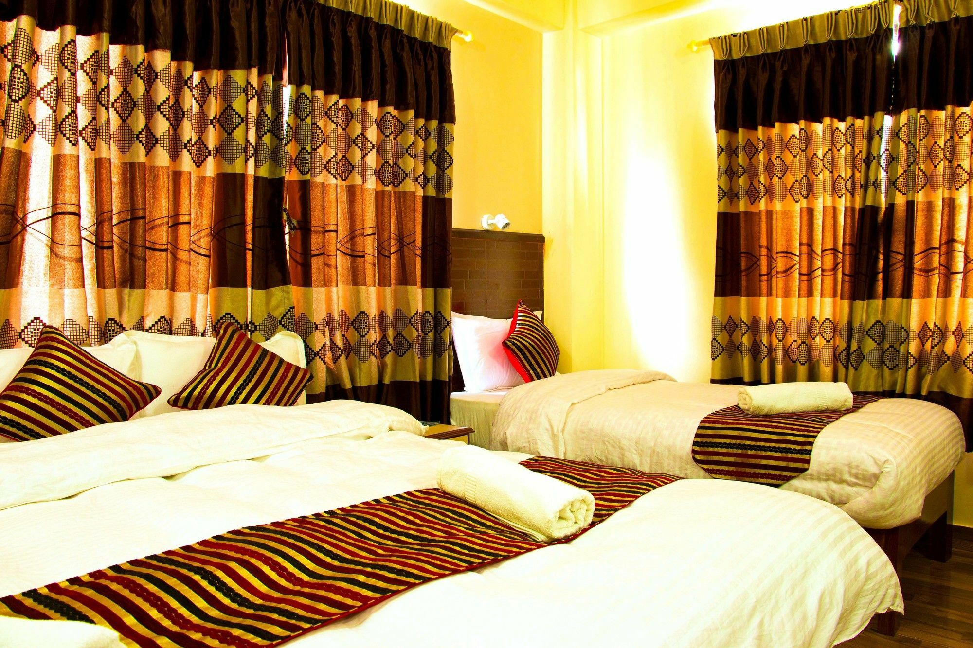 פוקהרה Hotel Adam מראה חיצוני תמונה